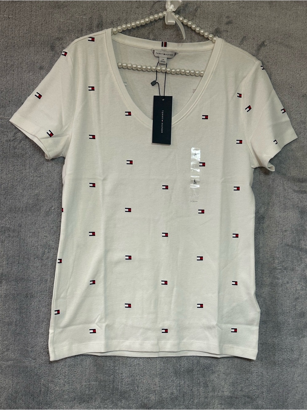 Tommy Hilfiger White Logo-Print V-Neck Tee - Women